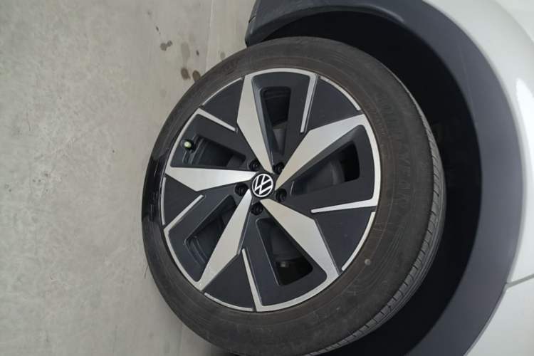 Used Volkswagen ID.4 CROZZ 2022 Long-Range Lite PRO Edition Right Rear Wheel Hub