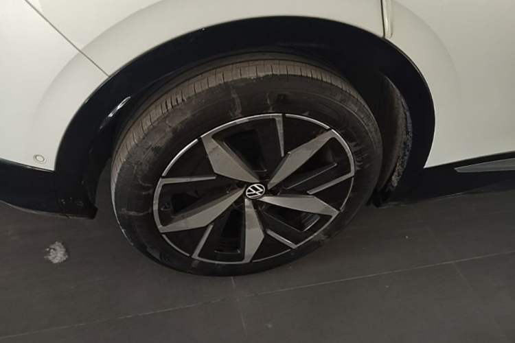 Used Volkswagen ID.4 CROZZ 2022 Long-Range PRO Edition Right Rear Wheel Hub