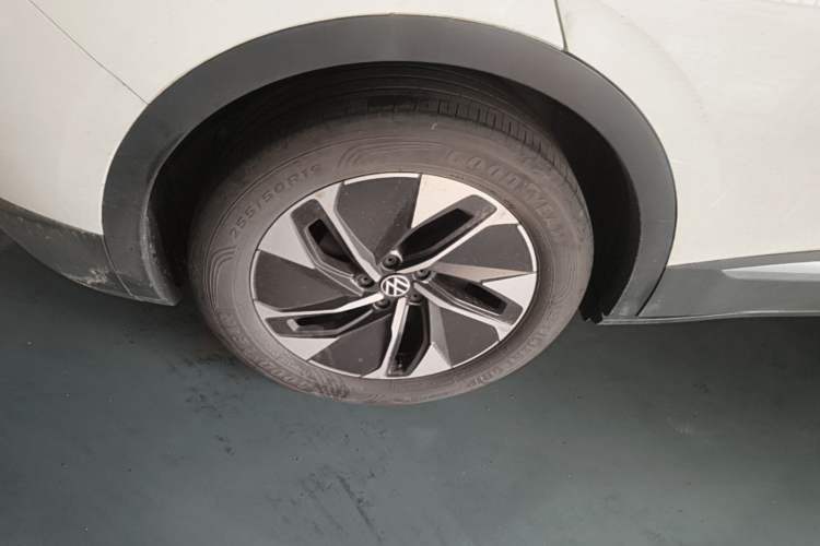 Used Volkswagen ID.4 CROZZ 2022 Long-Range PRO Edition Right Rear Wheel Hub