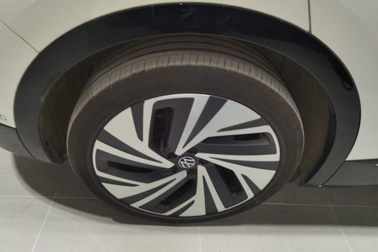 Used Volkswagen ID.4 CROZZ 2022 High-Performance PRIME Edition Right Rear Wheel Hub