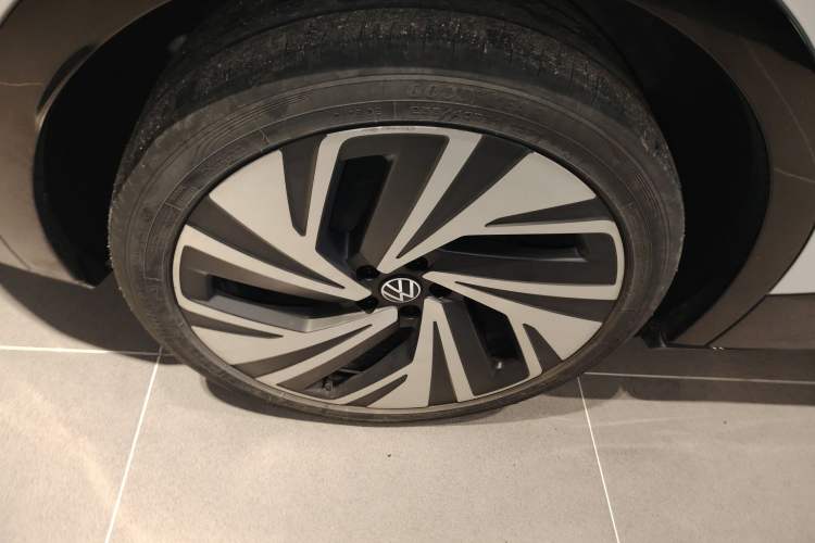 Used Volkswagen ID.4 CROZZ 2022 High-Performance PRIME Edition Right Rear Wheel Hub