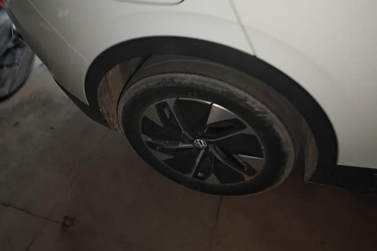 Used Volkswagen ID.4 CROZZ 2022 Long-Range PURE+ Edition Right Rear Wheel Hub