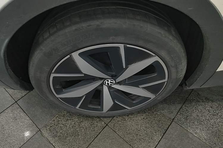 Used Volkswagen ID.4 CROZZ 2022 Long-Range Lite PRO Edition Right Rear Wheel Hub