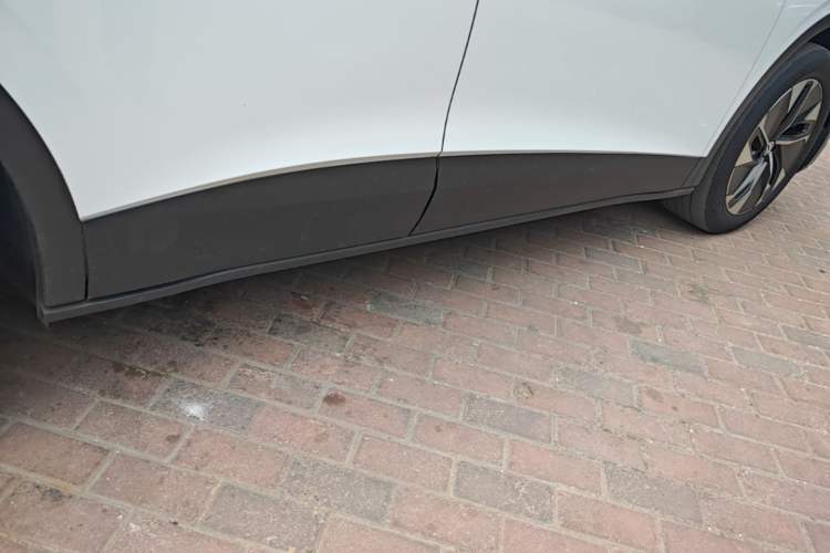 Used Volkswagen ID.4 CROZZ 2022 Standard Range PURE Edition Right Side Sill
