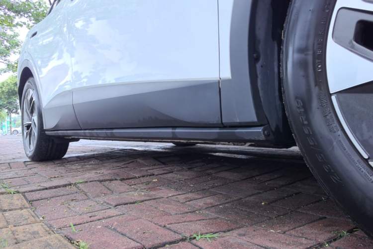 Used Volkswagen ID.4 CROZZ 2022 Standard Range PURE Edition Right Side Sill