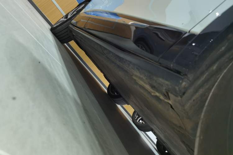 Used Volkswagen ID.4 CROZZ 2022 High-Performance PRIME Edition Right Side Sill