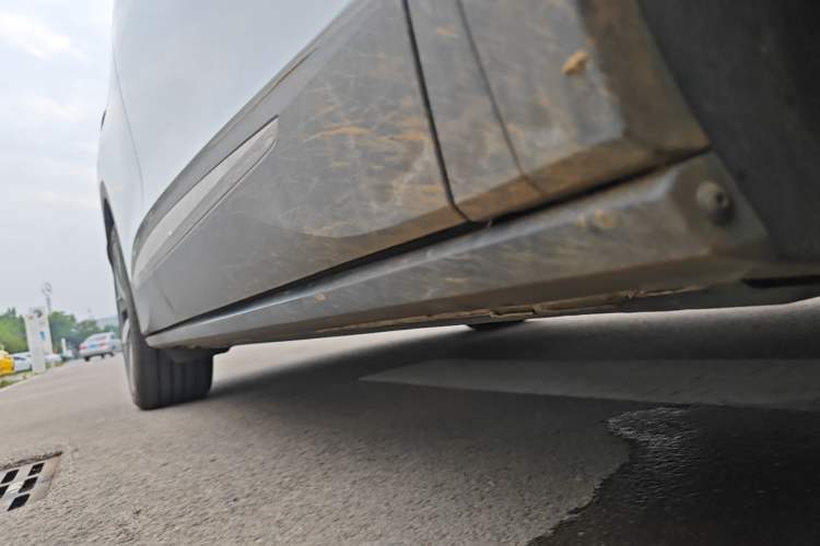 Used Volkswagen ID.4 CROZZ 2022 Long-Range Lite PRO Edition Right Side Sill