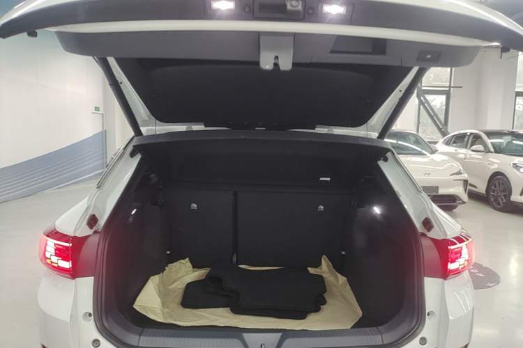 Used Volkswagen ID.4 CROZZ 2022 Long-Range PURE+ Edition Trunk