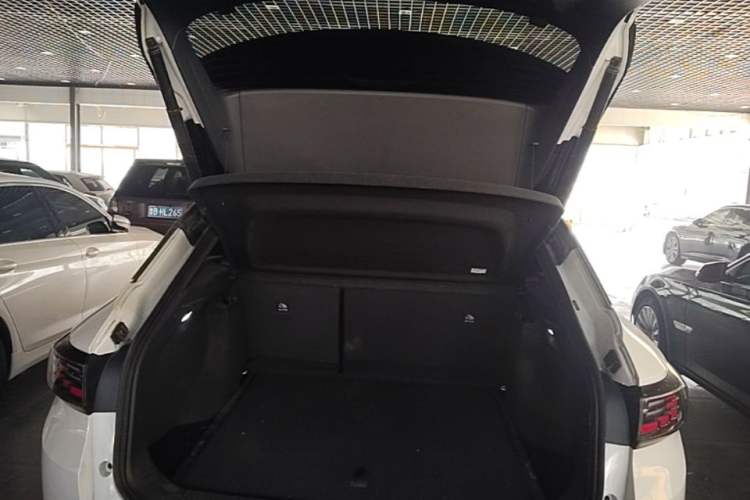 Used Volkswagen ID.4 CROZZ 2022 Long-Range PRO Edition Trunk