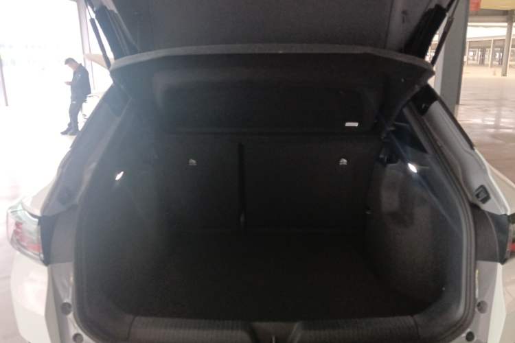 Used Volkswagen ID.4 CROZZ 2022 Standard Range PURE Edition Trunk