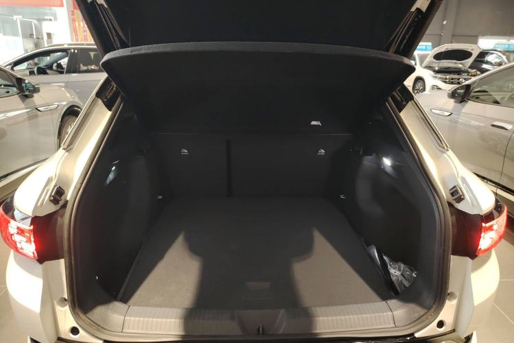 Used Volkswagen ID.4 CROZZ 2022 High-Performance PRIME Edition Trunk