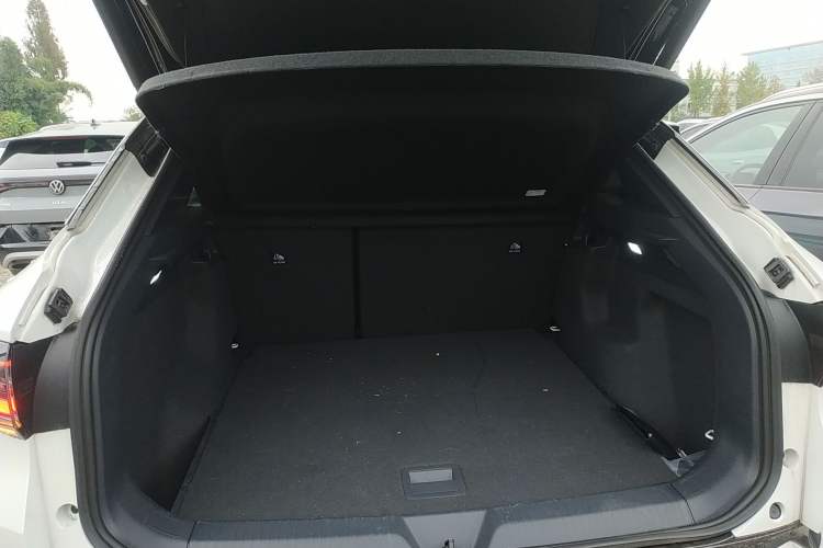 Used Volkswagen ID.4 CROZZ 2022 High-Performance PRIME Edition Trunk