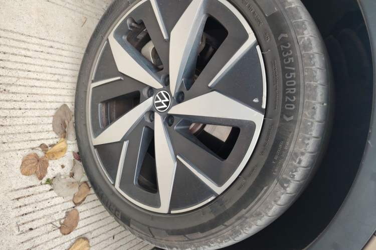 Used Volkswagen ID.4 CROZZ 2022 Long-Range Lite PRO Edition Right Front Wheel Hub