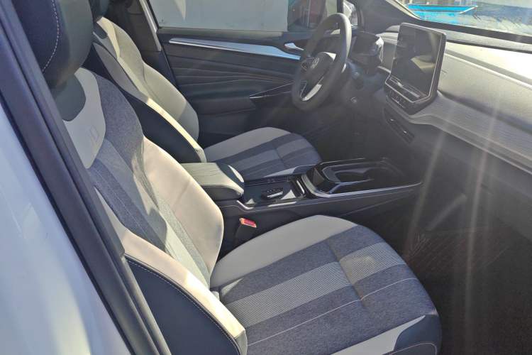Used Volkswagen ID.4 CROZZ 2023 ACTIVE Lifestyle Edition Right Front Seat