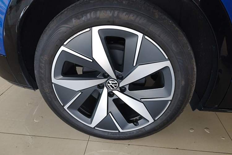 Used Volkswagen ID.4 CROZZ 2024 PRO Model Exterior 5