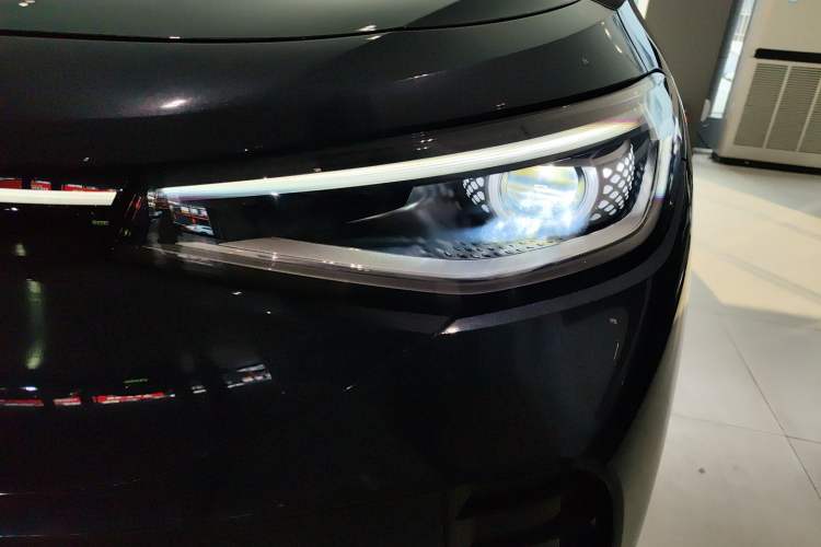 Used Volkswagen ID.4 CROZZ 2024 PRIME Left Front Headlight