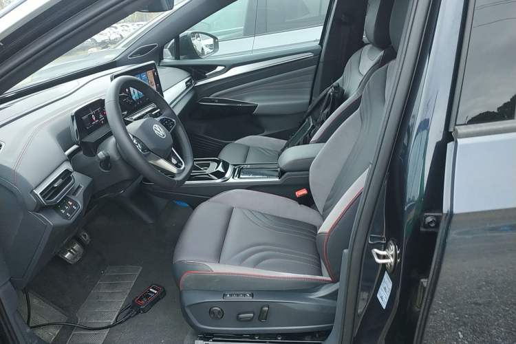 Used Volkswagen ID.4 CROZZ 2024 Facelifted PRIME Left Front Seat