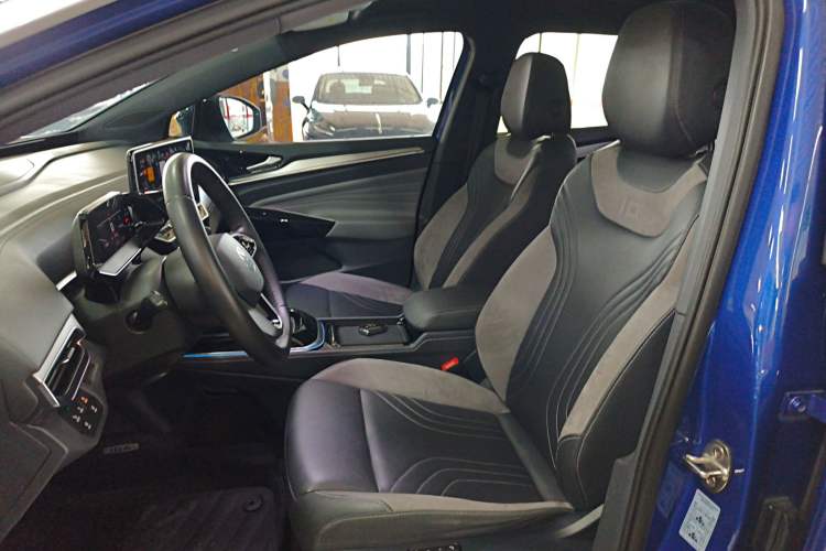Used Volkswagen ID.4 CROZZ 2024 PRO Model Left Front Seat