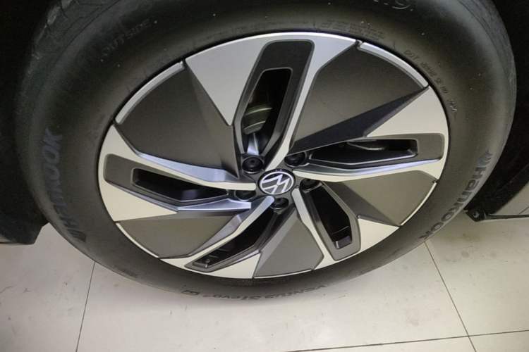 Used Volkswagen ID.4 CROZZ 2024 Pure Edition Limited Edition Left Front Wheel Hub