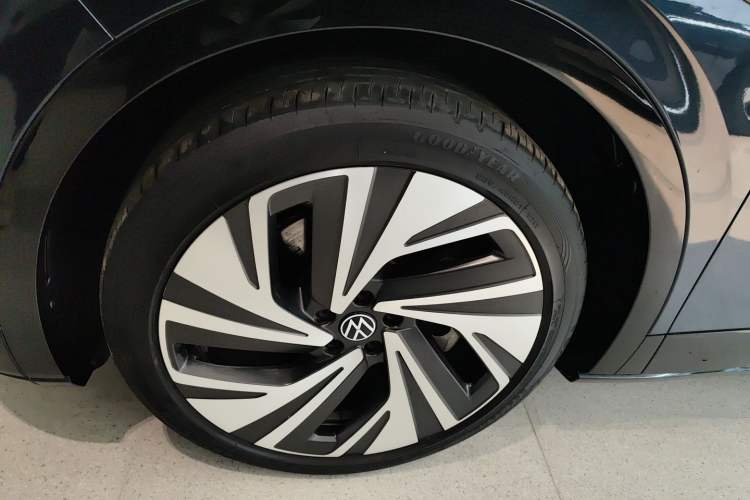 Used Volkswagen ID.4 CROZZ 2024 PRIME Left Front Wheel Hub