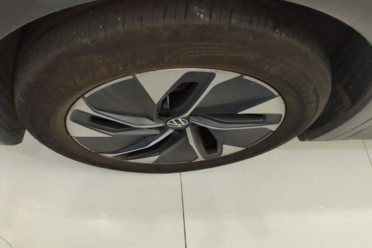 Used Volkswagen ID.4 CROZZ 2024 PURE+ model Left Front Wheel Hub