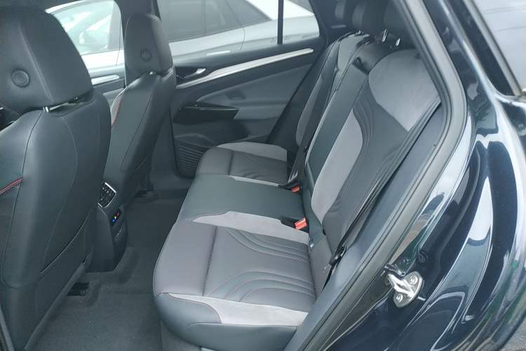 Used Volkswagen ID.4 CROZZ 2024 Facelifted PRIME Left Rear Seat