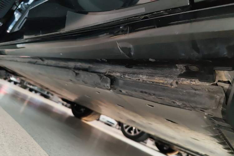 Used Volkswagen ID.4 CROZZ 2024 PRIME Left Side Sill