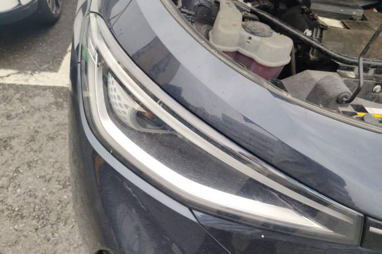 Used Volkswagen ID.4 CROZZ 2024 PURE+ model Right Front Headlight