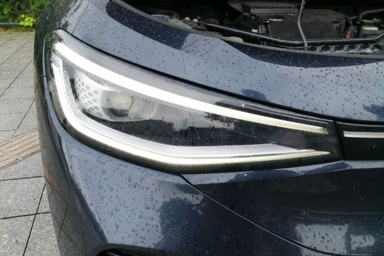 Used Volkswagen ID.4 CROZZ 2024 PRO Model Right Front Headlight