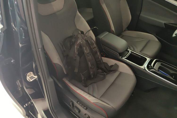 Used Volkswagen ID.4 CROZZ 2024 PRIME Right Front Seat