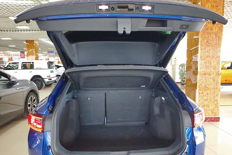 Used Volkswagen ID.4 CROZZ 2024 PRO Model Trunk