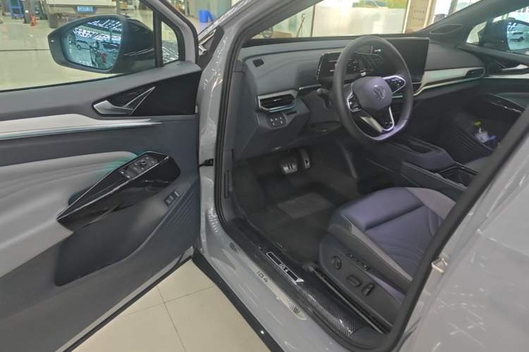 Used Volkswagen ID.4 CROZZ 2024 PRO Model Driver Seat