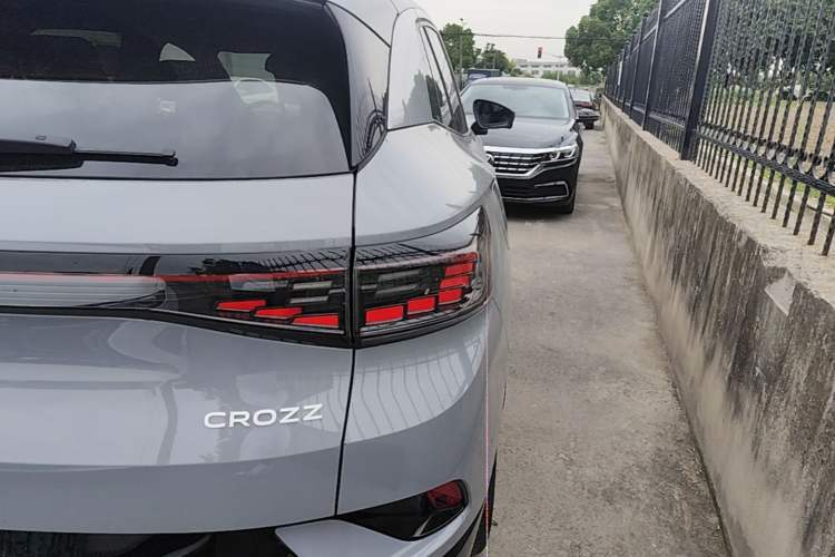 Used Volkswagen ID.4 CROZZ 2024 Facelifted PRO Exterior 3