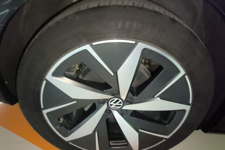 Used Volkswagen ID.4 CROZZ 2024 PRO Model Exterior 5