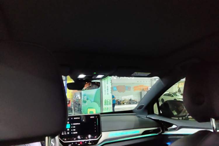 Used Volkswagen ID.4 CROZZ 2024 PRO Model Headliner