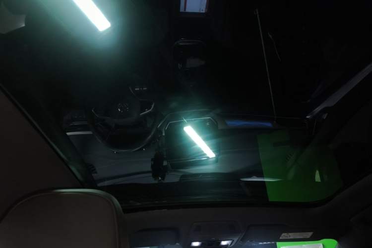 Used Volkswagen ID.4 CROZZ 2024 PRO Model Headliner