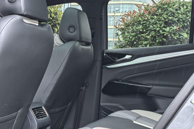 Used Volkswagen ID.4 CROZZ 2024 Pure Edition Limited Edition Interior 2