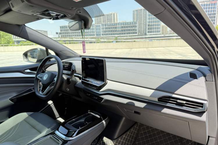 Used Volkswagen ID.4 CROZZ 2024 PRO Model Interior 5