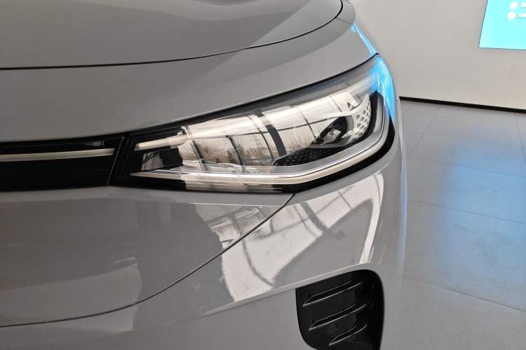 Used Volkswagen ID.4 CROZZ 2024 PRIME Left Front Headlight