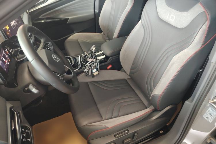 Used Volkswagen ID.4 CROZZ 2024 PRIME Left Front Seat