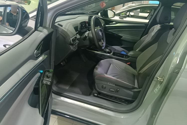 Used Volkswagen ID.4 CROZZ 2024 PRIME Left Front Seat