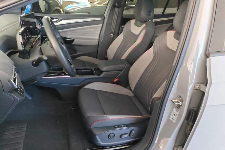 Used Volkswagen ID.4 CROZZ 2024 PRIME Left Front Seat