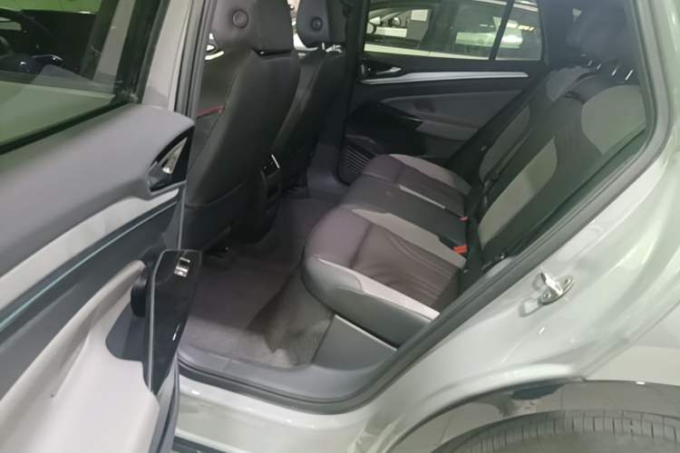Used Volkswagen ID.4 CROZZ 2024 PRIME Left Rear Seat