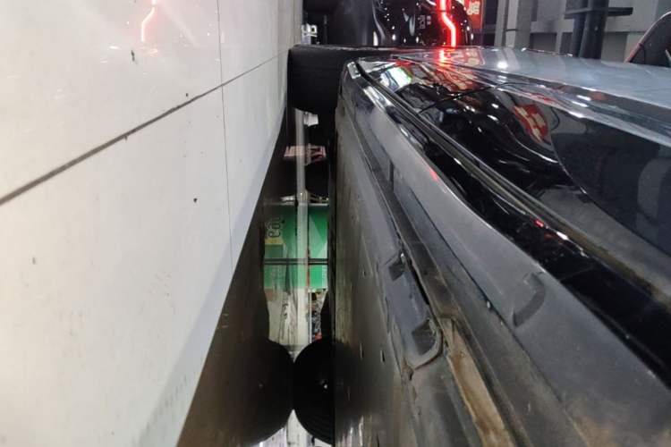 Used Volkswagen ID.4 CROZZ 2024 PRO Model Left Side Sill