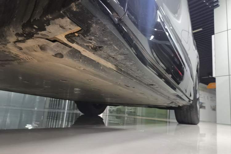 Used Volkswagen ID.4 CROZZ 2024 PRO Model Left Side Sill