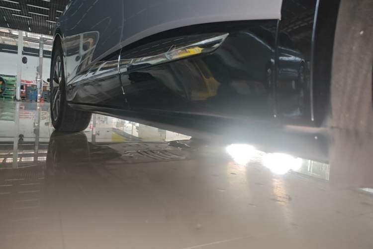 Used Volkswagen ID.4 CROZZ 2024 PRO Model Left Side Sill