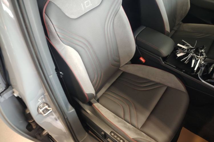 Used Volkswagen ID.4 CROZZ 2024 PRIME Right Front Seat