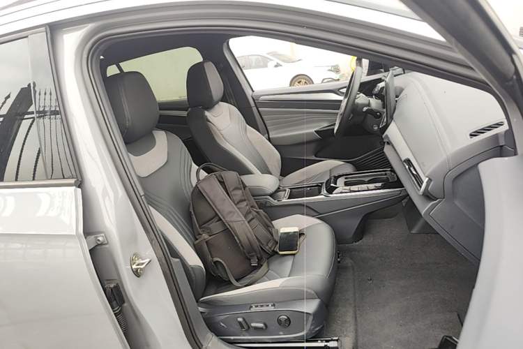 Used Volkswagen ID.4 CROZZ 2024 Facelifted PRO Right Front Seat