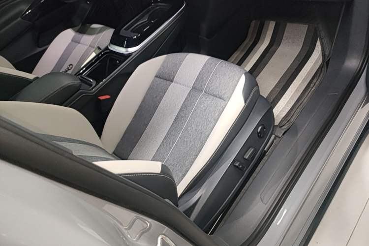 Used Volkswagen ID.4 CROZZ 2024 Pure Edition Limited Edition Right Front Seat