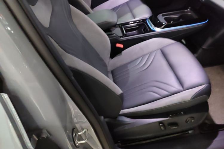 Used Volkswagen ID.4 CROZZ 2024 PRO Model Right Front Seat